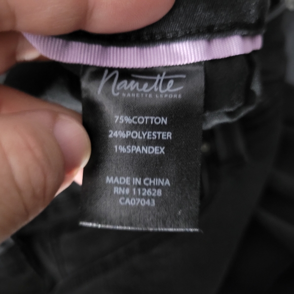 NANETTE by NANETTE LEPORE | Ellis Skinny distressed skinny stretch crop  jeans - Picture 8 of 9